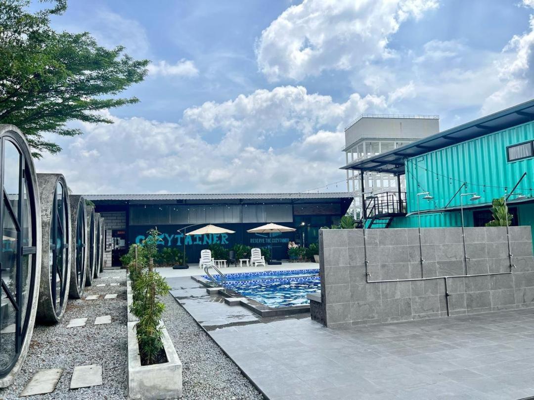 The Cozytainer Hotel Taiping Exterior photo